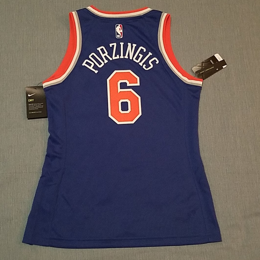 Wmns MEDIUM Nike " Porzingis" Basketball Jersey - Picture 8 of 9